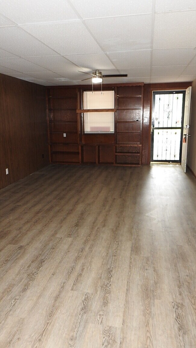 Building Photo - 1224 N Cottage Ave