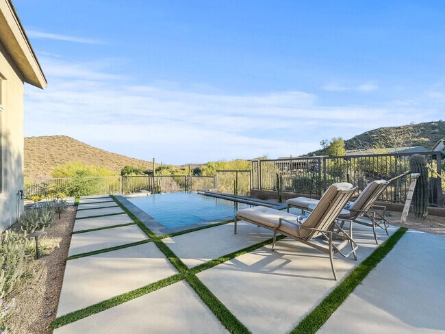 Building Photo - 14559 E Charter Oak Dr