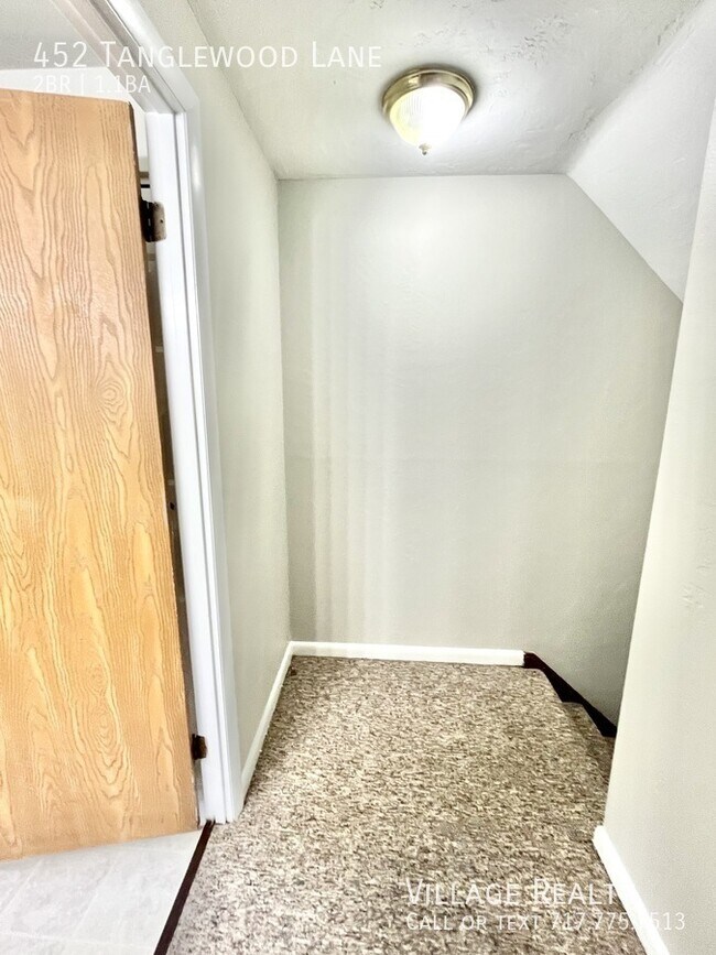 Building Photo - 452 Tanglewood Ln