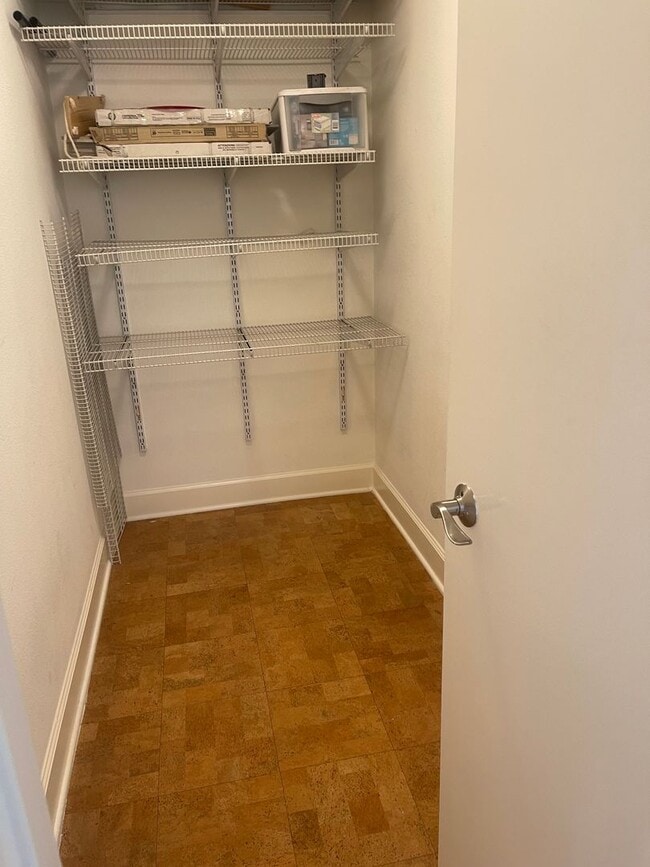 Building Photo - Hollywood Luxury 2 Bed Condo!