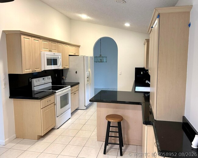 Building Photo - 10215 Camelback Ln