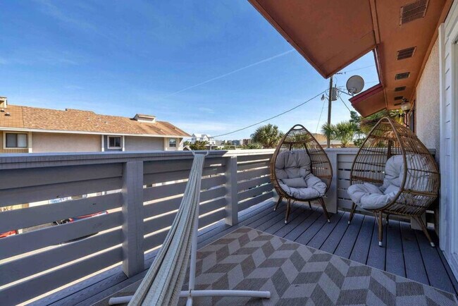 Building Photo - 317 Bream Ave