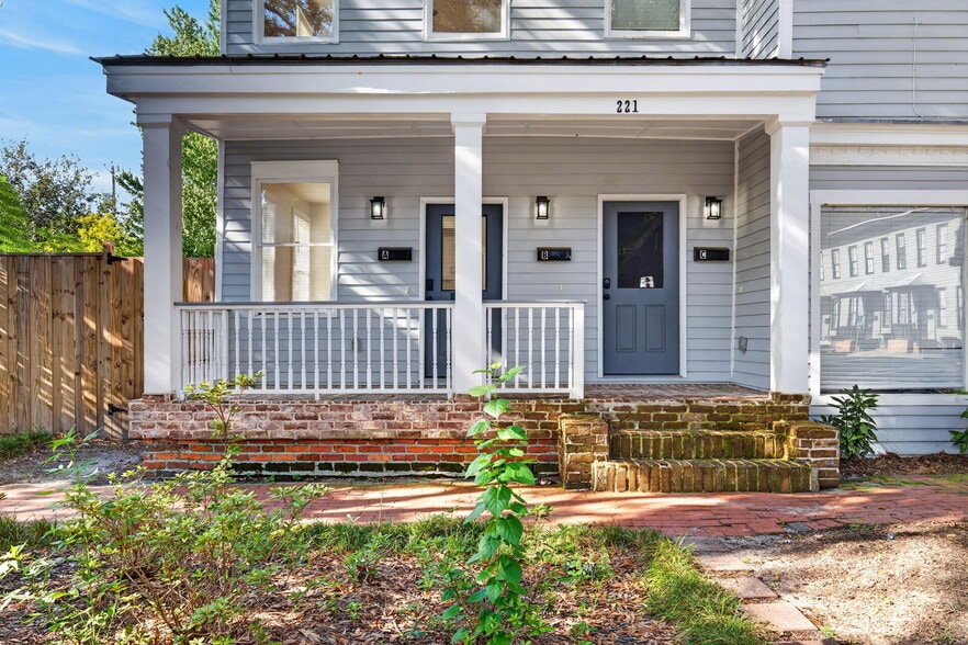 Building Photo - 221 W Duffy St