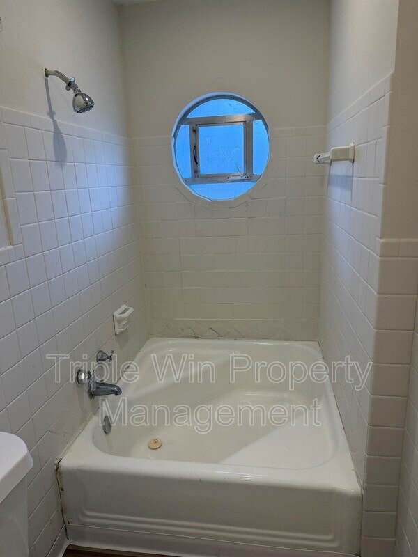 Building Photo - 30 Rolling Hills Dr