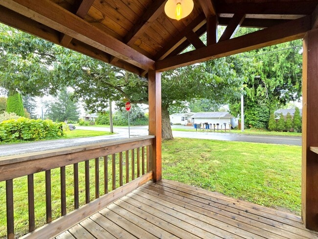 Building Photo - 3 Bedroom Home in Sedro Woolley Available Now