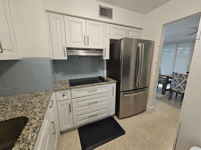 Building Photo - 4512 Seagrape Dr