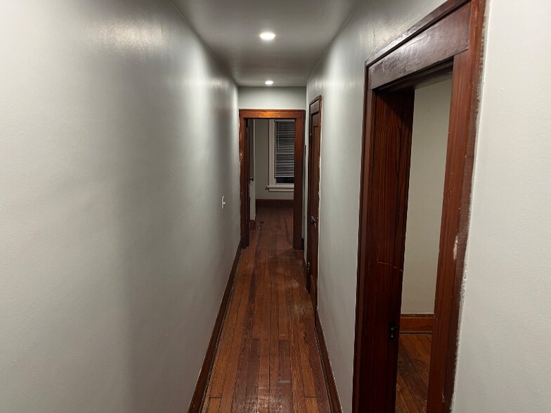 Building Photo - 221-223-223 S State St