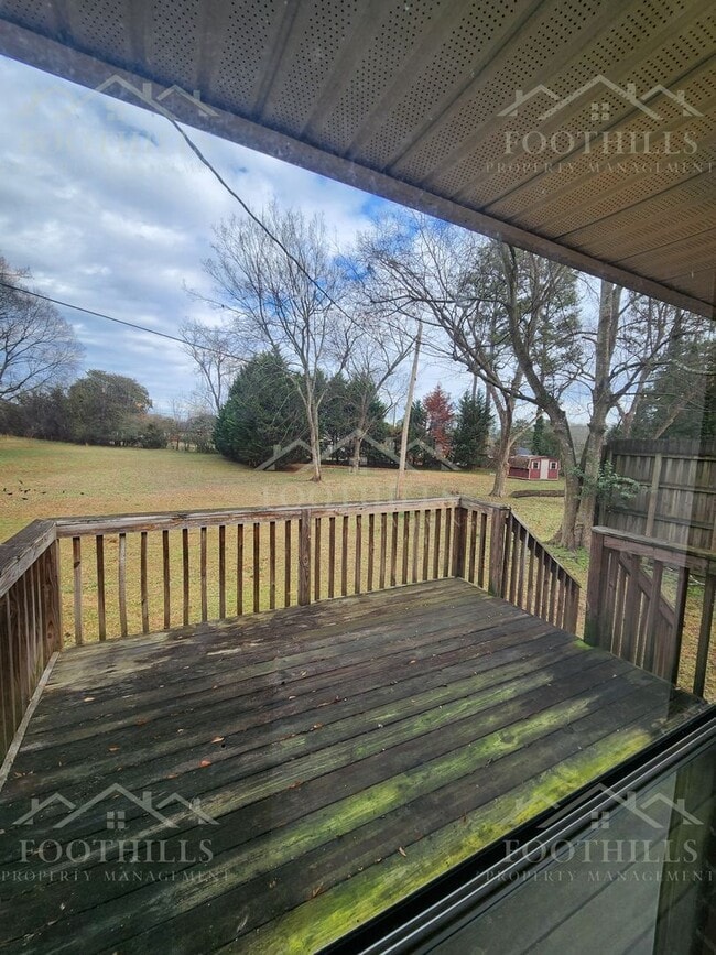 Building Photo - 2712 Cedar Ln