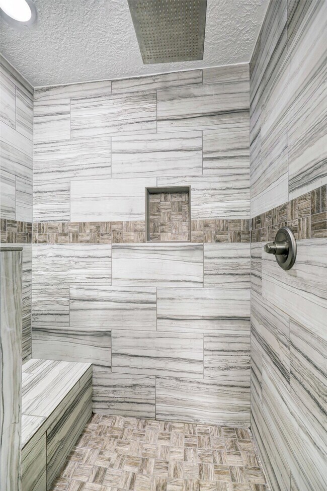 Building Photo - 10903 Hillcroft St