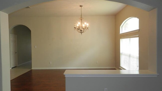 Building Photo - 613 Hickory Run Dr