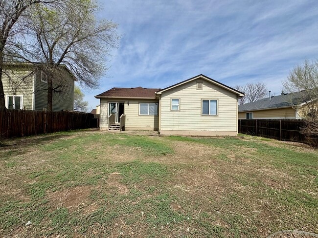 Building Photo - 2 Bedroom +Office in Stratmoor Valley