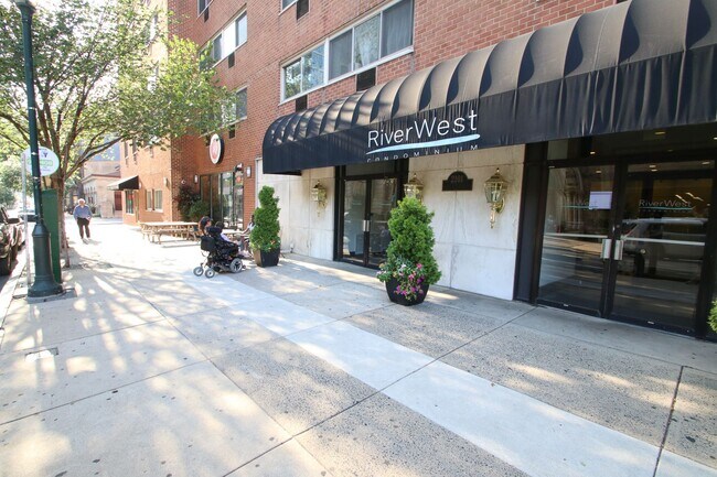 Building Photo - 2101 Chestnut St