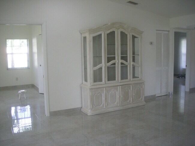 Building Photo - 11701 SW 108th Ln