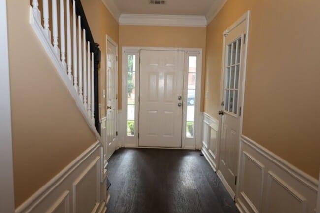 Building Photo - 3 Bedroom Townhome in the Heart of Dulth