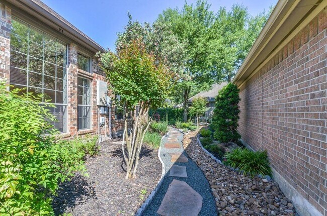 Building Photo - 31 N Warbler Bend Cir