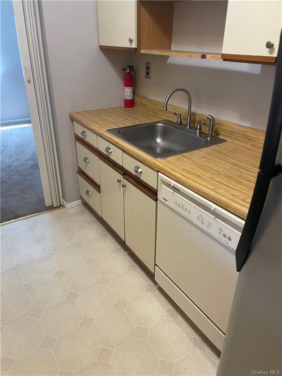 Building Photo - 208 Town Hill Condominium