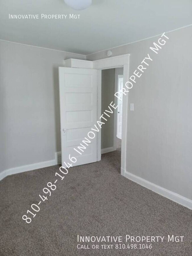 Building Photo - 842 E 9th St