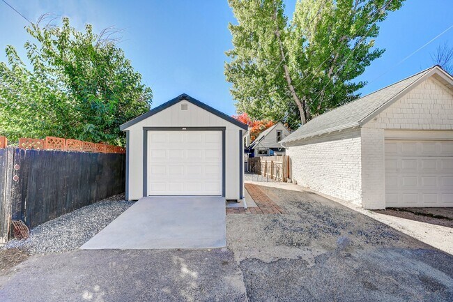 Building Photo - $2,995.95- 3 Bed, 2 Bath Home in Highlands Ranch with In Unit Laundry!