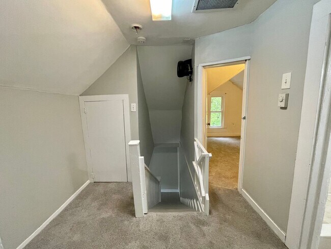Building Photo - One of a Kind 3 bedroom, 2 bathroom Historic Home in Greensboro!