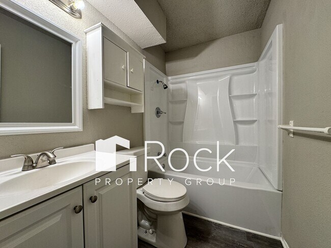 Building Photo - Move In by August 15 & Get $1,000 Off! 3 Bedroom Townhome in West OKC