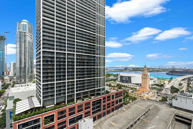 Building Photo - 121 NE 5th St