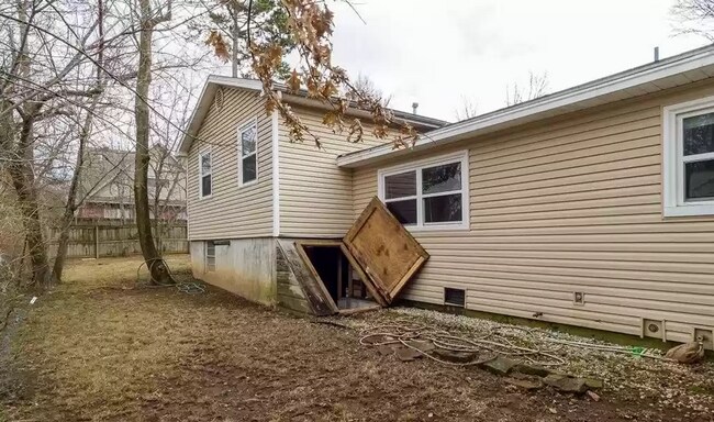 Building Photo - Beautiful Home Near the University!