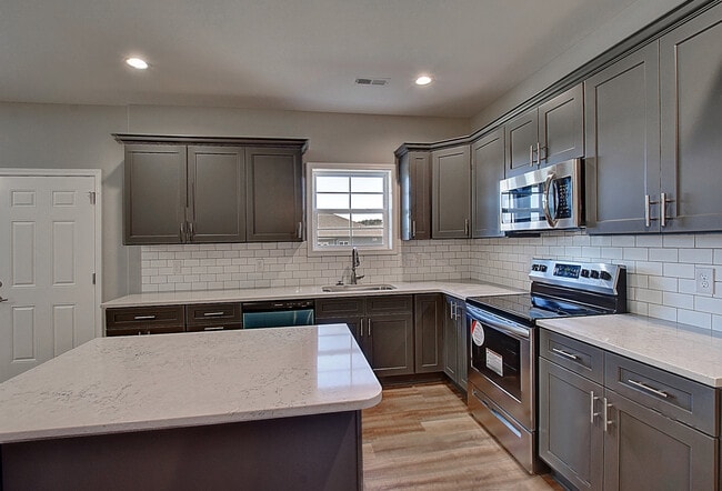 Building Photo - 330 Pauline Ingle Dr