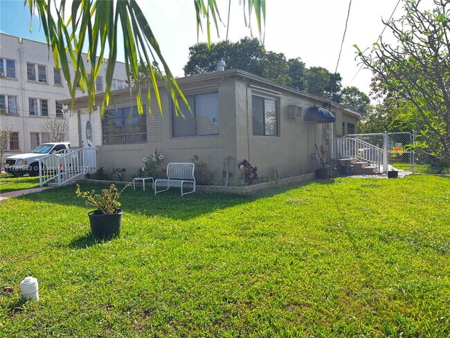 Building Photo - 230 NW 25th Ave