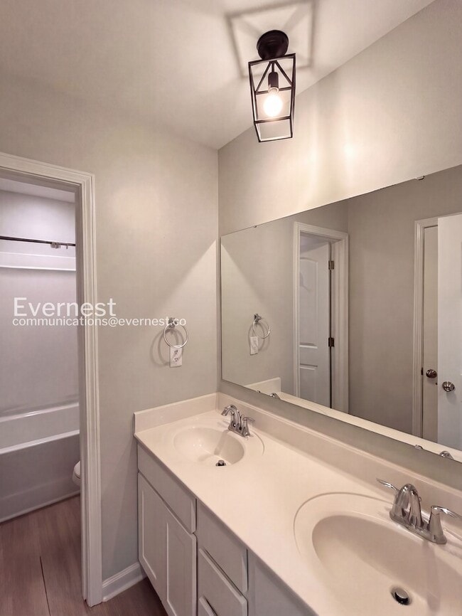 Building Photo - 1326 Bryson Ln