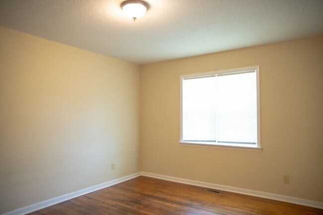 Building Photo - 3 bedroom/ 2 bathroom rental in Cullman City limits.