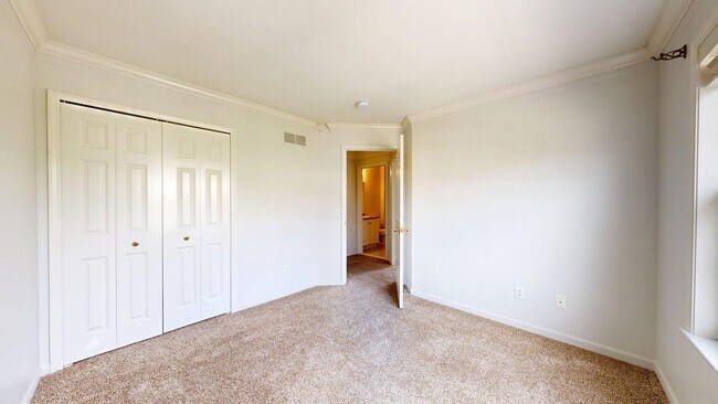 Building Photo - 3042 Barclay Way
