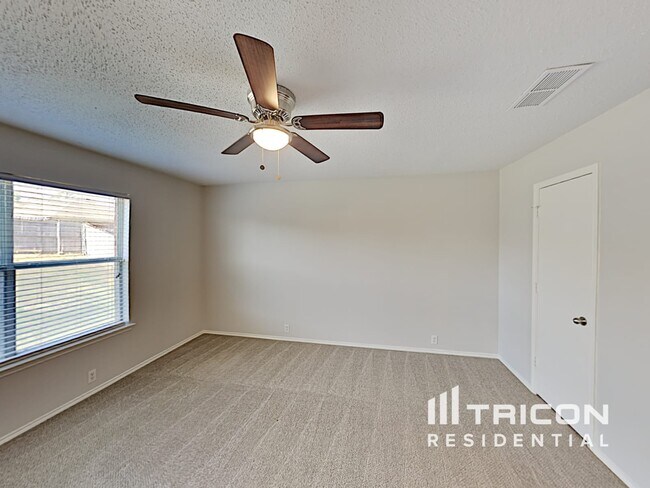 Building Photo - 704 River Run Dr