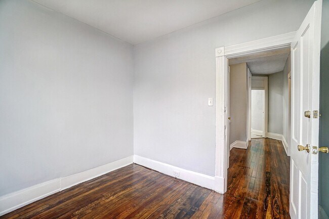 Building Photo - 870 Rockdale Ave