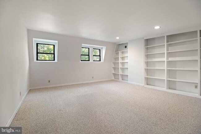 Building Photo - 1522 Swann St NW