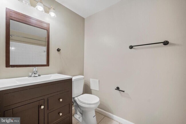 Building Photo - 1 Esmond Ct