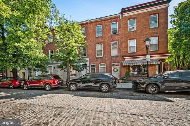 Building Photo - 733 S Bond St