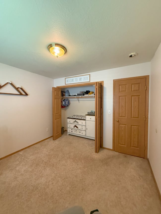 Building Photo - 3 bedroom single family home on large lot
