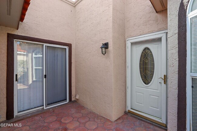 Building Photo - 205 N Alto Mesa Dr