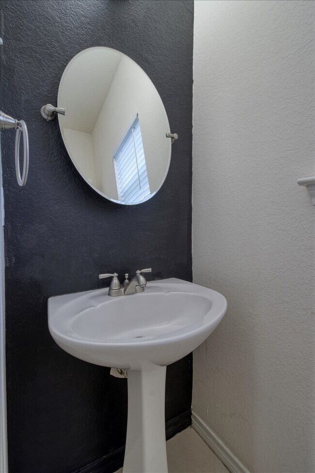 Building Photo - "Charming Carrollton Retreat: Spacious 4-Bed Home with Granite Touches & Cozy Fireplace!"