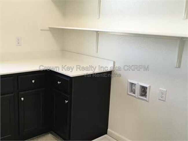 Building Photo - 3831 Comstock Pl