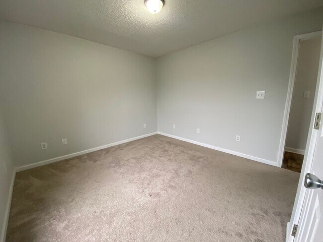 Building Photo - 115 Second St