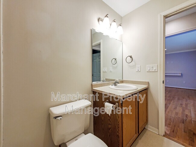 Building Photo - 117 Charmar Way