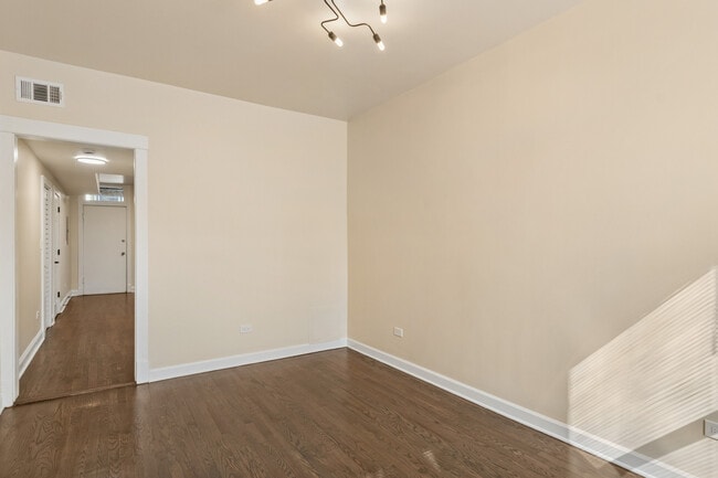 Building Photo - 2144 N Bell Ave