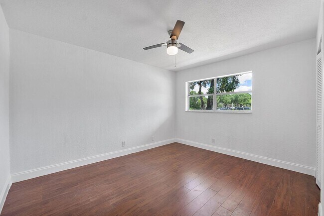 Building Photo - 6260 S Falls Cir Dr