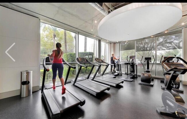 Building Photo - 1901 Post Oak Blvd