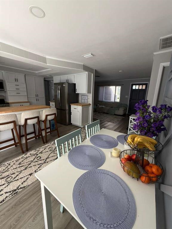 Building Photo - 2021 Valley Dr