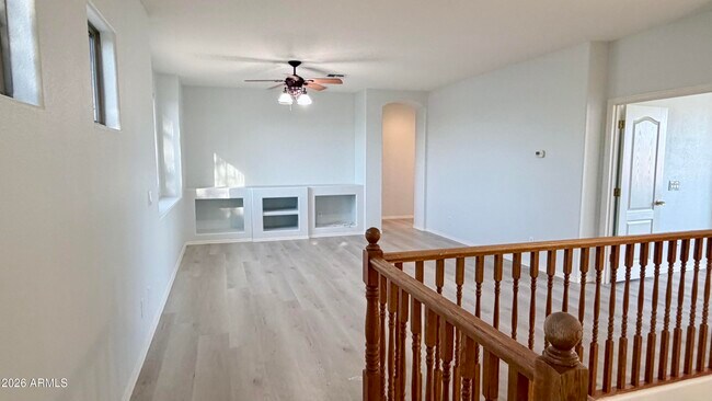 Building Photo - 1289 E Iris Dr