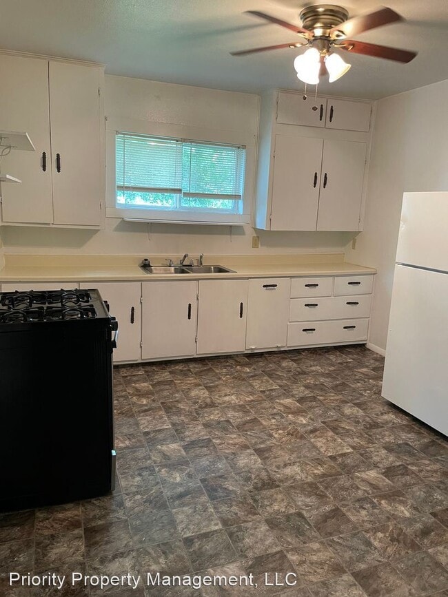 Building Photo - 1 br, 1 bath House - 302 S Emerson