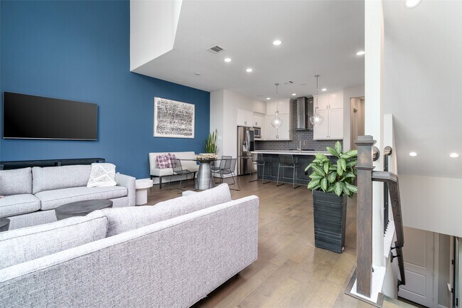 Building Photo - 1303 Edwinstowe Trl