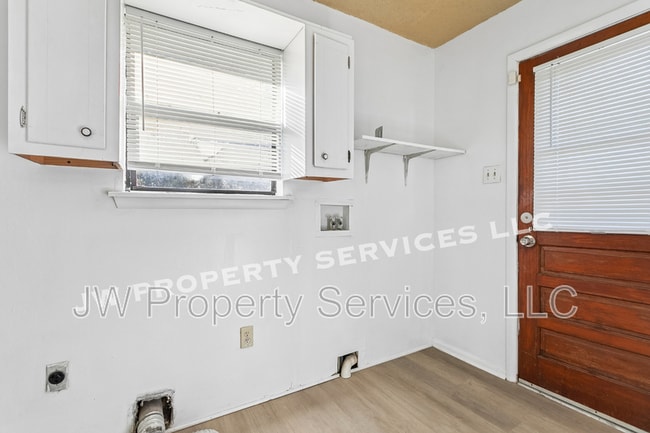 Building Photo - 206 Sunset Dr